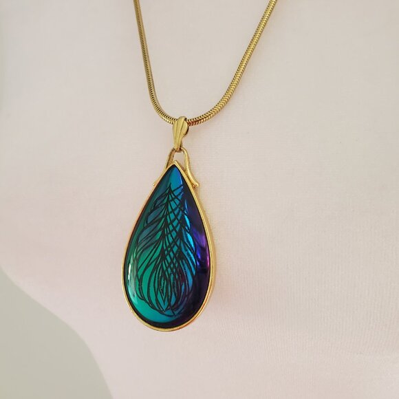 Vtg WHITING & DAVIS Infused Glass Feather Teardrop Pendant Emerald Green Glass - Picture 3 of 9
